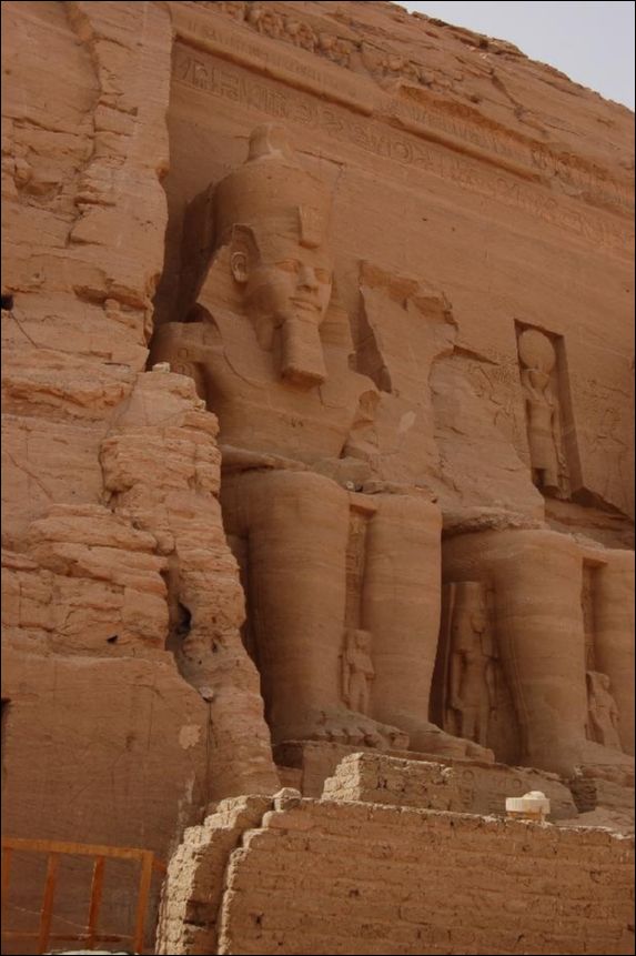 <i><b>Abu Simbel-043</b></i>